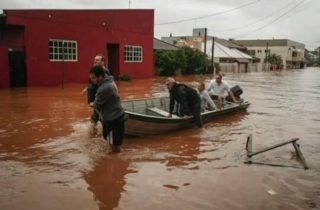 Juh Brazílie zasiahli najhoršie záplavy za viac ako 80 rokov, o život prišlo najmenej 39 ľudí (video+foto)